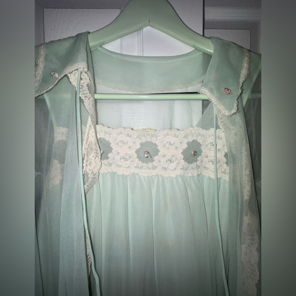 1960’s Mint Green Chiffon Peignoir Set | Lace Nylon Nightgown & Robe |Sears - Picture 3 of 11